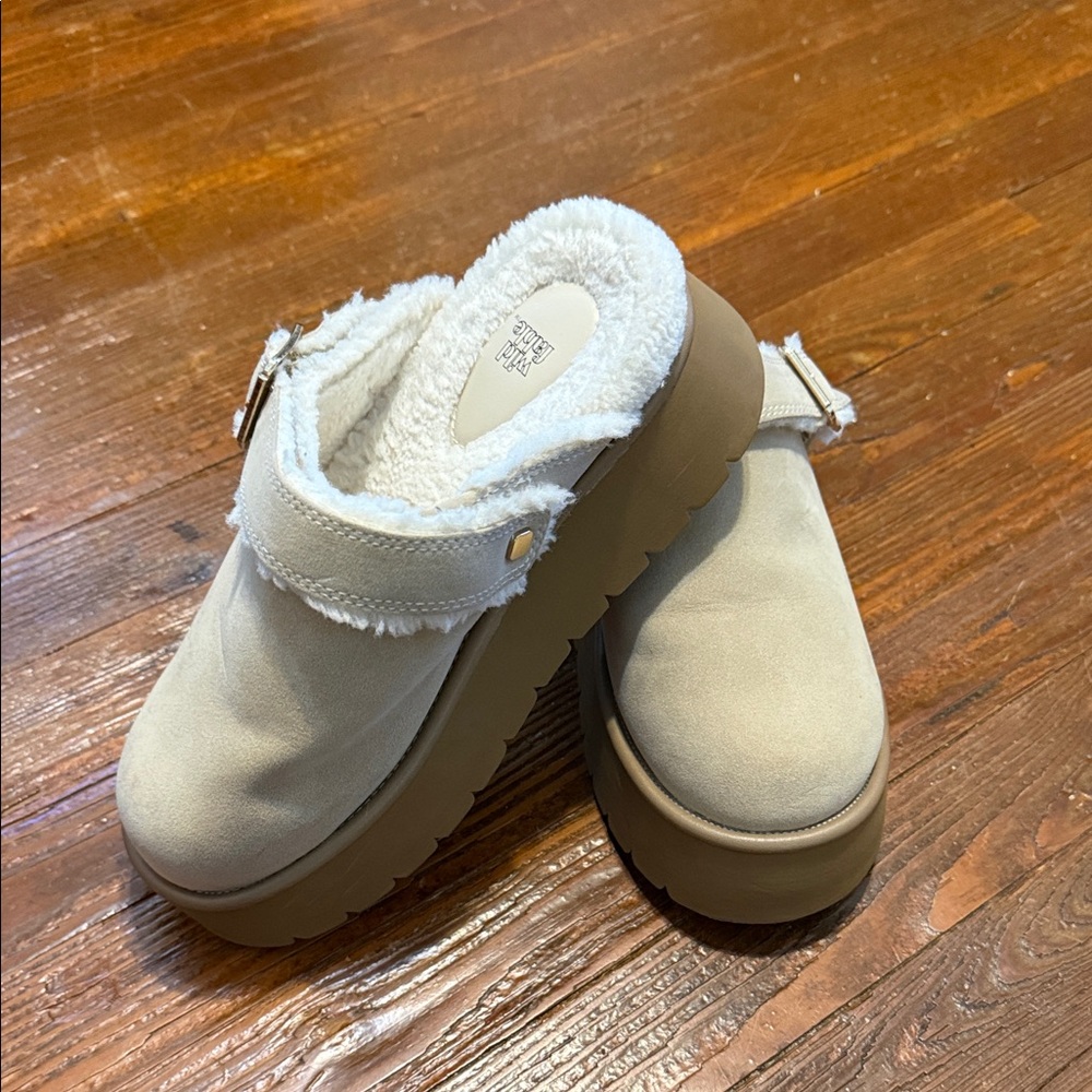 wild fable Cream Faux-Shearling Platform Clog Slippers